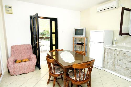 Apartments By The Sea Brgulje (molat) - 6241