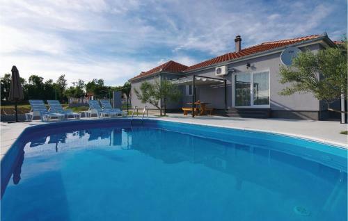 Three-bedroom Holiday Home In Murvica Gornja