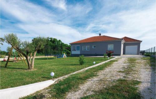 Three-bedroom Holiday Home In Murvica Gornja