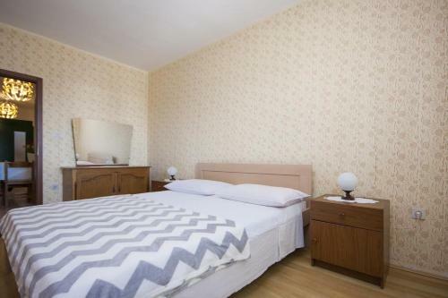 Apartment Brodarica 5736a