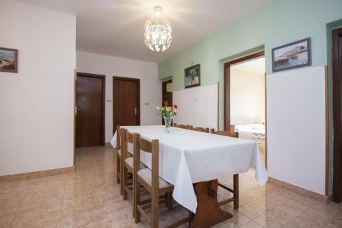 Apartment Brodarica 5736a