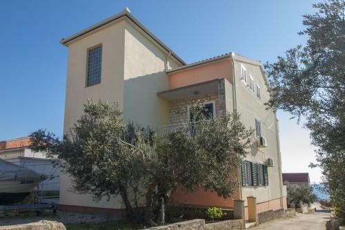 Apartment Brodarica 5736a
