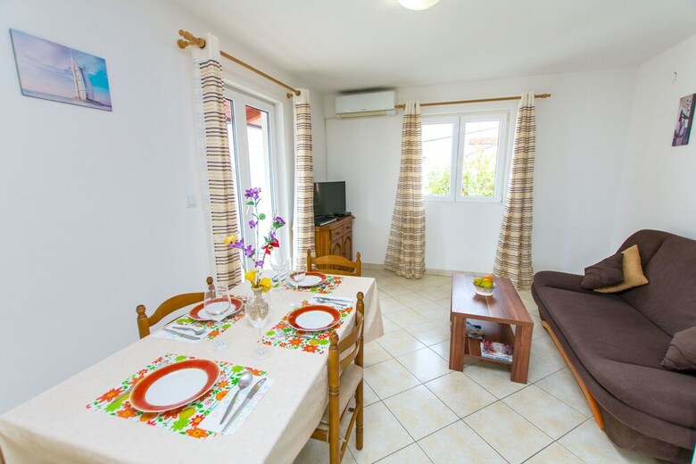 Apartment Ena