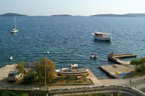 Apartment Brodarica 13615b