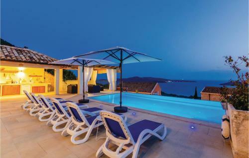 Three-bedroom Holiday Home In Brsecine