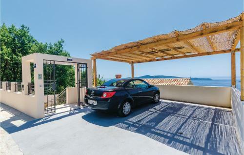Three-bedroom Holiday Home In Brsecine
