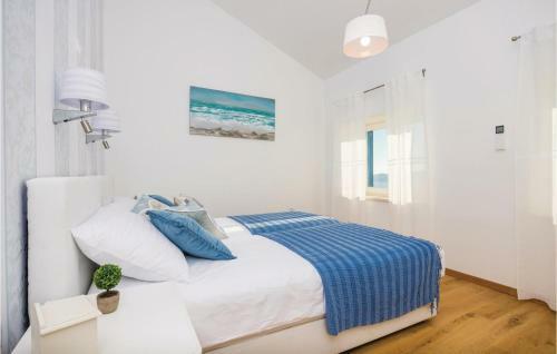Three-bedroom Holiday Home In Brsecine