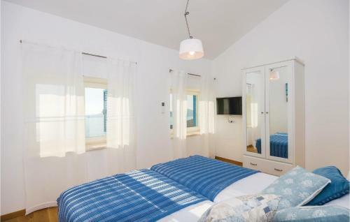 Three-bedroom Holiday Home In Brsecine