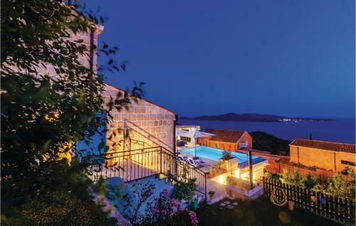 Three-bedroom Holiday Home In Brsecine