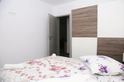 Apartment Zavalatica 4459c