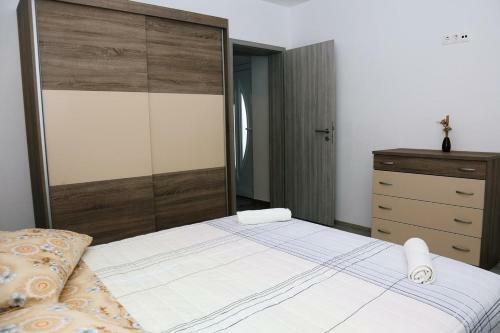 Apartment Zavalatica 4459b