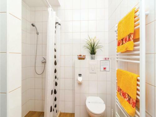 Six-bedroom Apartment In Cibaca