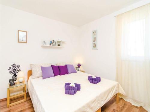 Six-bedroom Apartment In Cibaca
