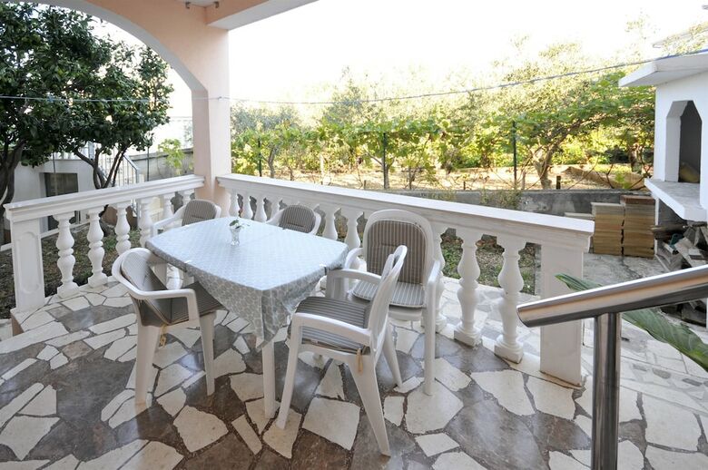 Apartments Mi�e