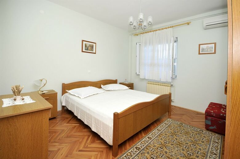Apartments Mi�e