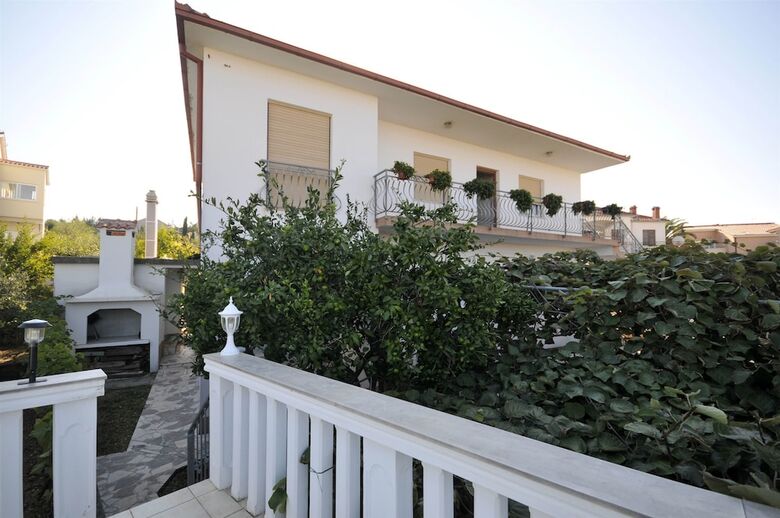 Apartments Mi�e