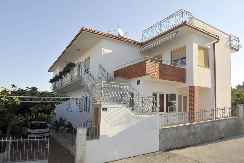 Apartments Mi�e