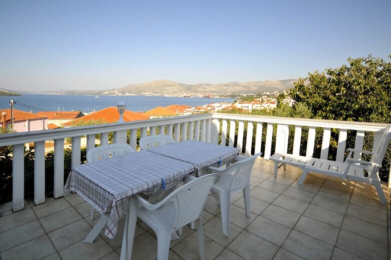 Apartments Mi�e