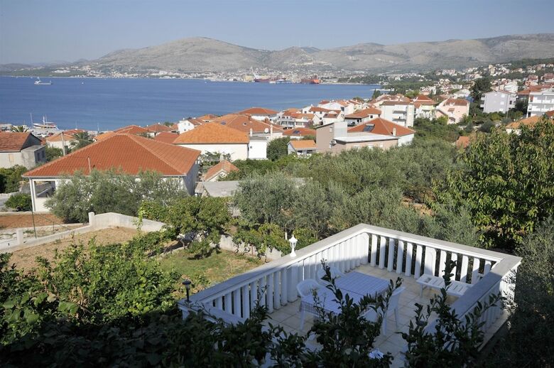 Apartments Mi�e
