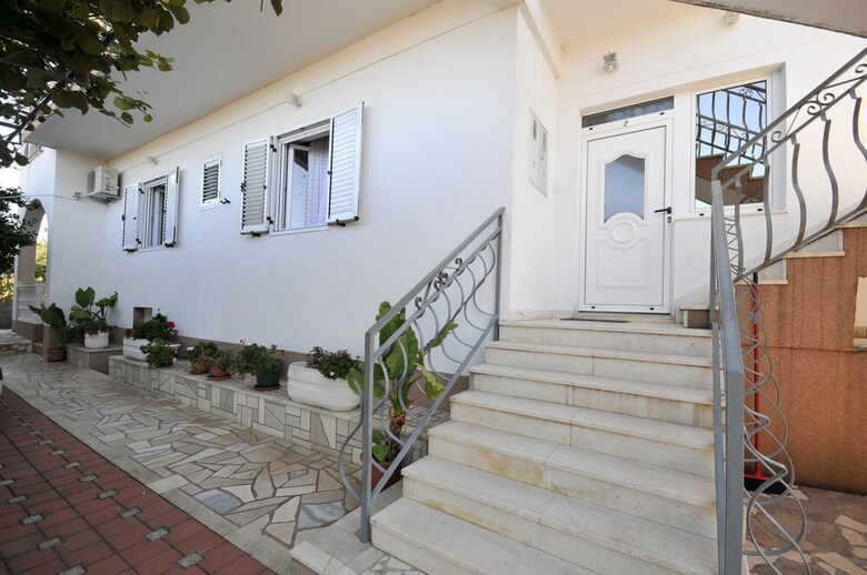 Apartments Mi�e