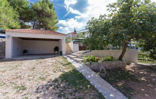 Holiday Home Stone Garden