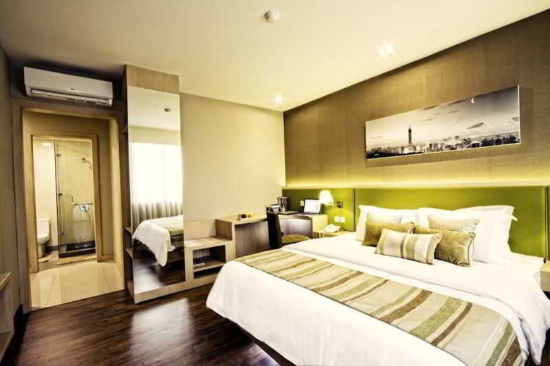 Hotel Grand Whiz Kelapa Gading