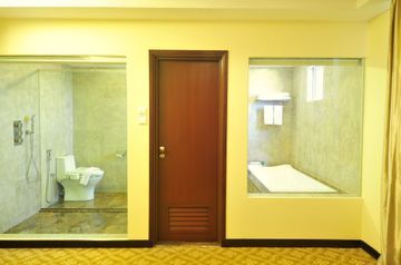 Hotel Hallmark Crown