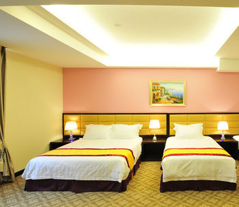Hotel Hallmark Crown