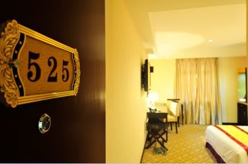 Hotel Hallmark Crown