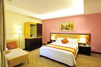Hotel Hallmark Crown