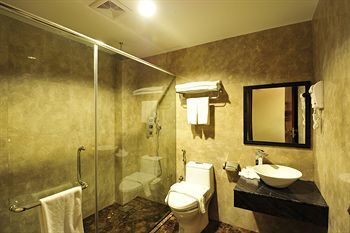 Hotel Hallmark Crown