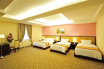 Hotel Hallmark Crown