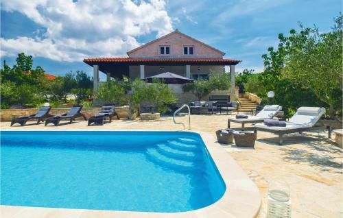 Five-bedroom Holiday Home In Donji Humag