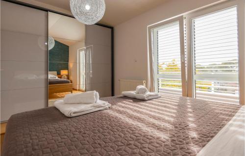 Six-bedroom Holiday Home In Prolozac Donji