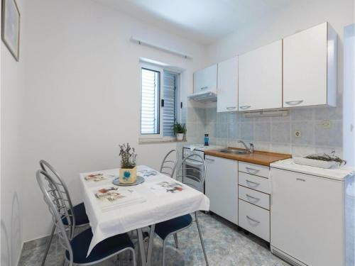 Four-bedroom Apartment In Duba