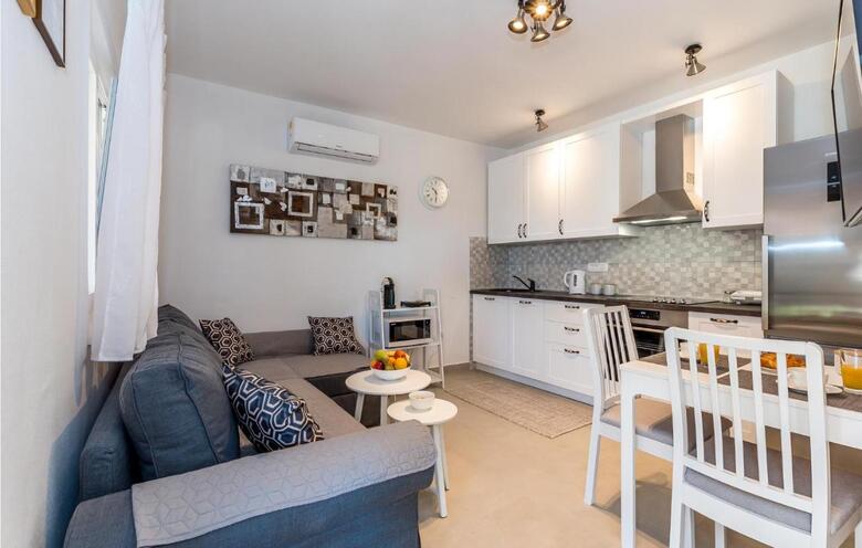 Four-bedroom Holiday Home In Dubrava