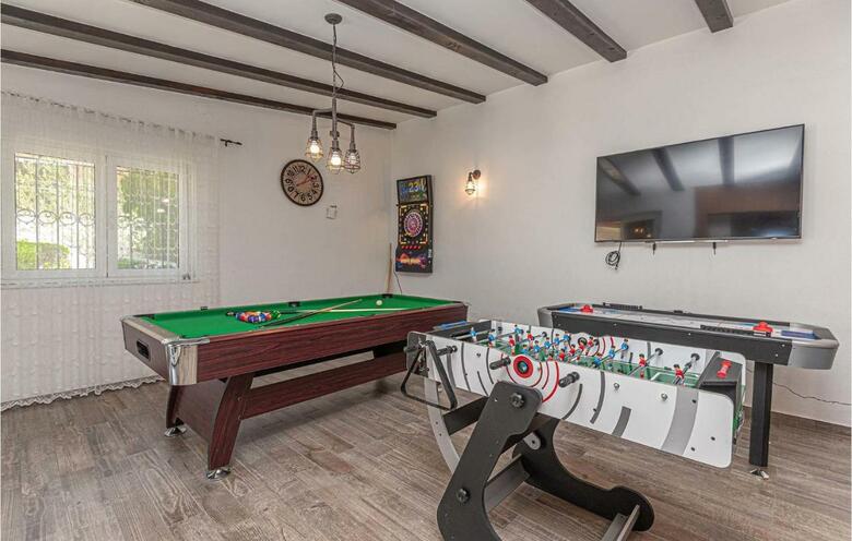 Four-bedroom Holiday Home In Dubrava