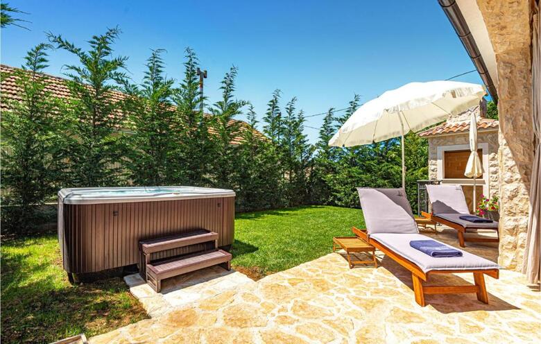 Four-bedroom Holiday Home In Dubrava