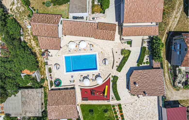 Four-bedroom Holiday Home In Dubrava