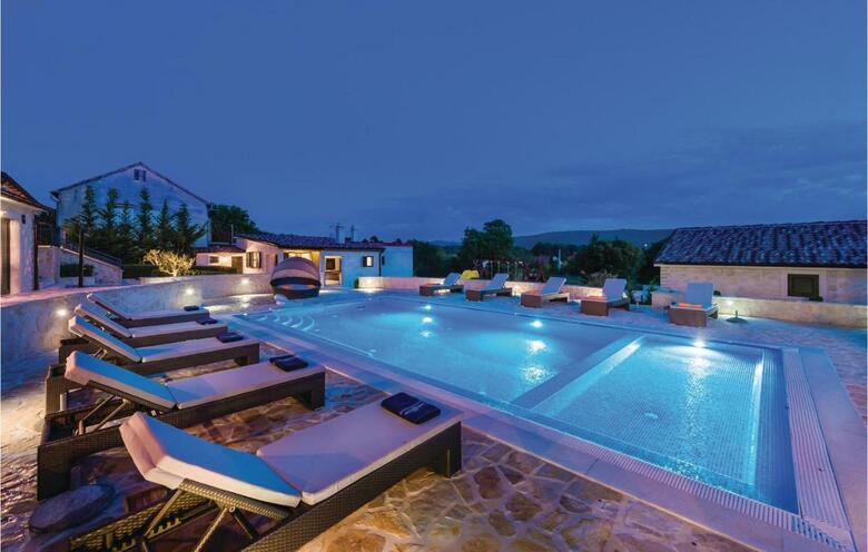 Four-bedroom Holiday Home In Dubrava