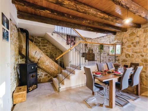 Three-bedroom Holiday Home In Dubravka