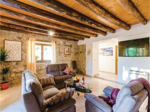 Three-bedroom Holiday Home In Dubravka