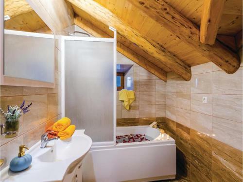 Three-bedroom Holiday Home In Dubravka