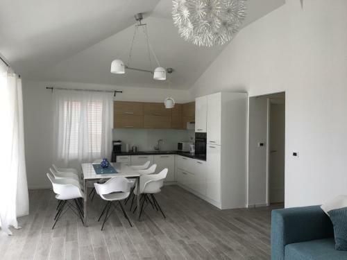 Apartments Plavi&?uti
