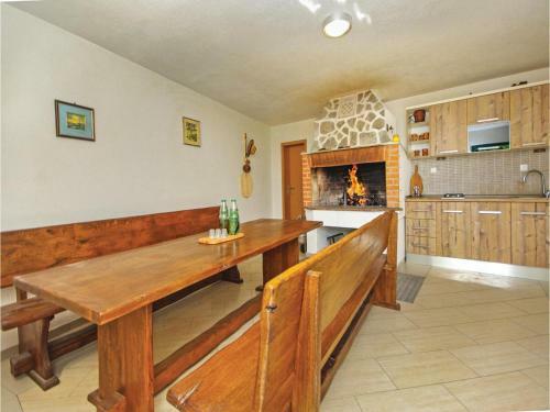 Three-bedroom Holiday Home In Zagvozd