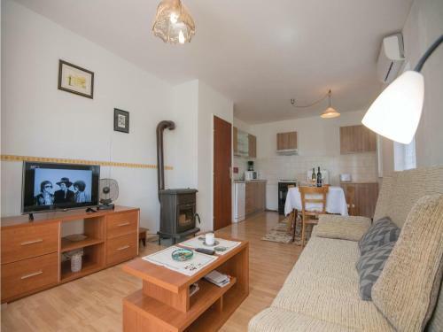 Two-bedroom Holiday Home In Zagvozd