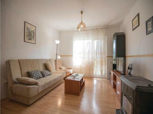 Two-bedroom Holiday Home In Zagvozd