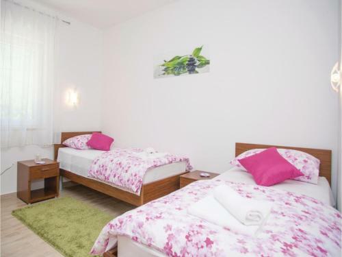 Five-bedroom Holiday Home In Zagvozd