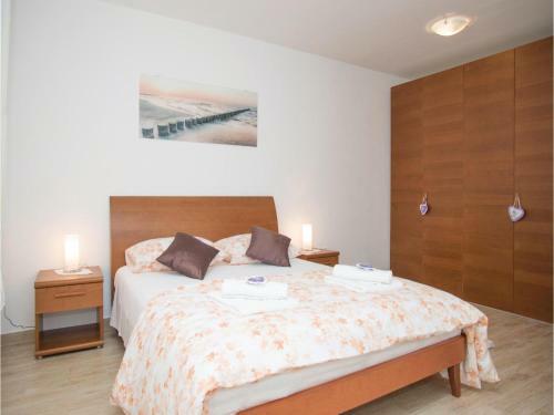 Five-bedroom Holiday Home In Zagvozd
