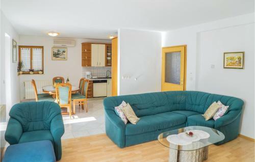 Three-bedroom Apartment In Rastovac